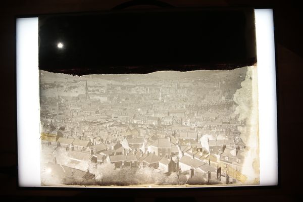A LARGE COLLECTION OF EDWARDIAN NEGATIVE PHOTOGRAPHIC GLASS PLATES