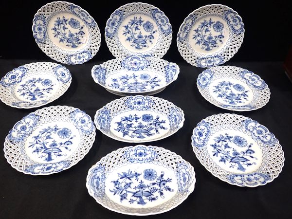 A 19TH CENTURY MEISSEN BLUE AND WHITE PORCELAIN ‘ONION PATTERN’ PART SERVICE