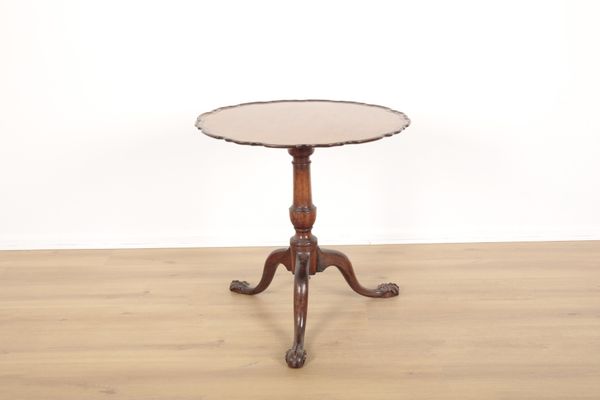 A TILT TOP MAHOGANY CIRCULAR PIE-CRUST EDGE TRIPOD TABLE