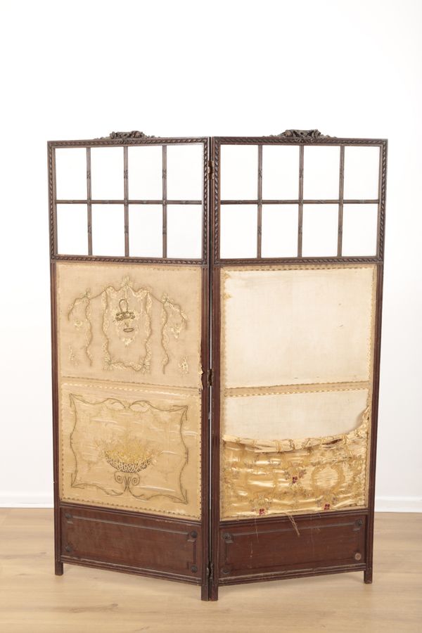 AN EDWARDIAN TWO LEAF GLAZED AND UPHOLSTERED FIRESCREEN