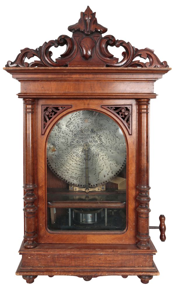 AN EARLY 20TH CENTURY GERMAN WALNUT CASED POLYPHON PLAYER