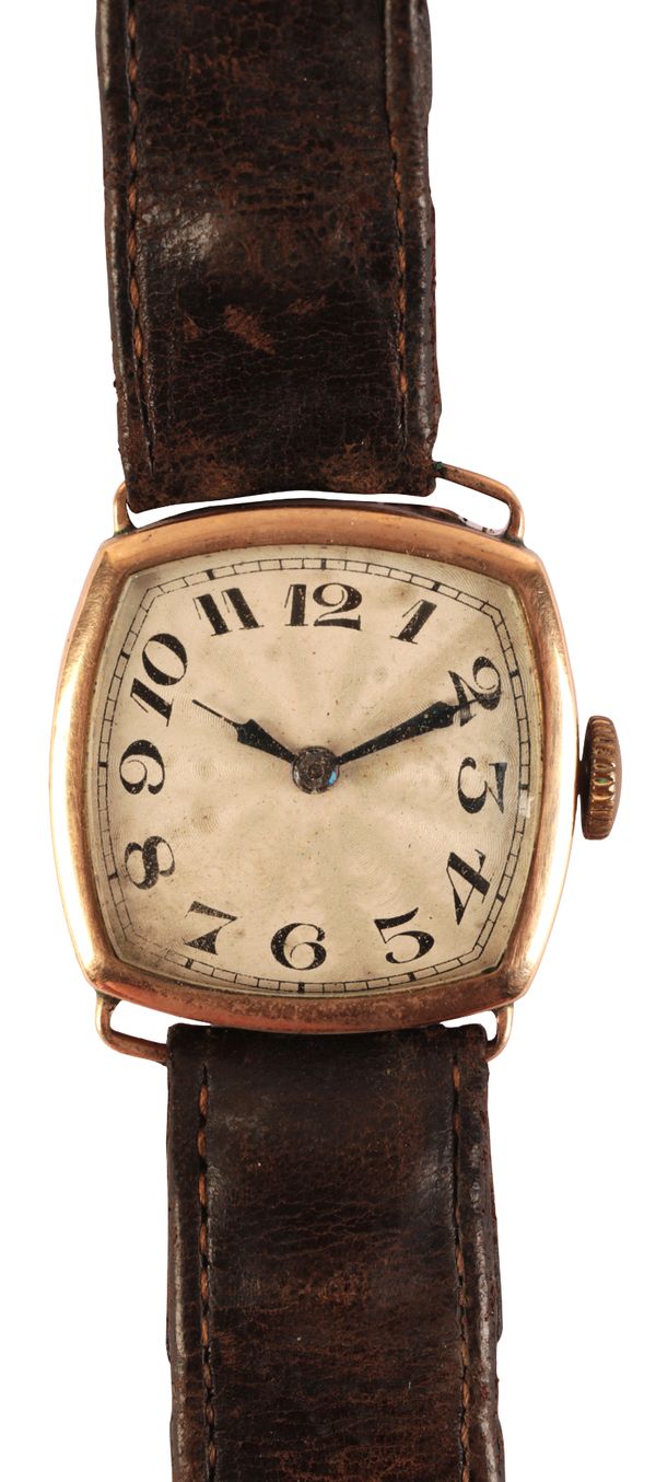 A GENTLEMAN'S 9CT GOLD WRISTWATCH