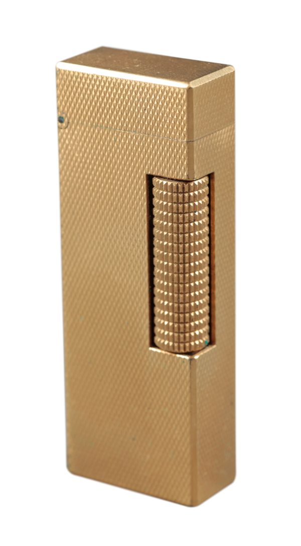 A DUNHILL GOLD PLATED ROLLAGAS ‘BARLEY’ LIGHTER
