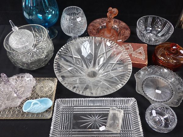 A COLLECTION OF GLASSWARE