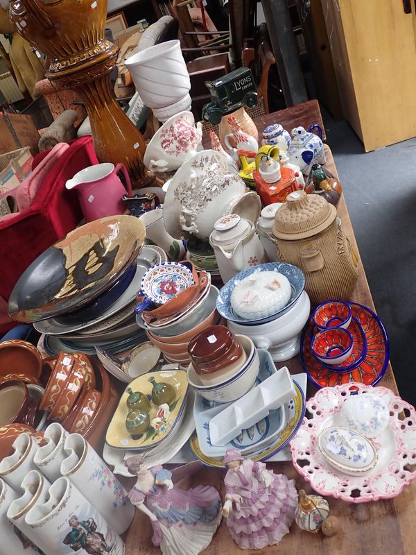 A LARGE QUANTITY OF MIXED CERAMICS