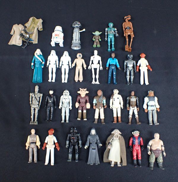 A COLLECTION OF LOOSE STAR WARS ACTION FIGURES