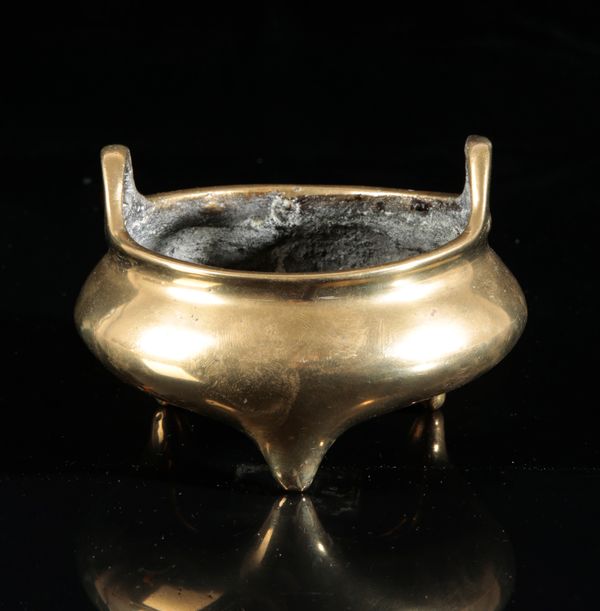 A CHINESE BRONZE CENSER