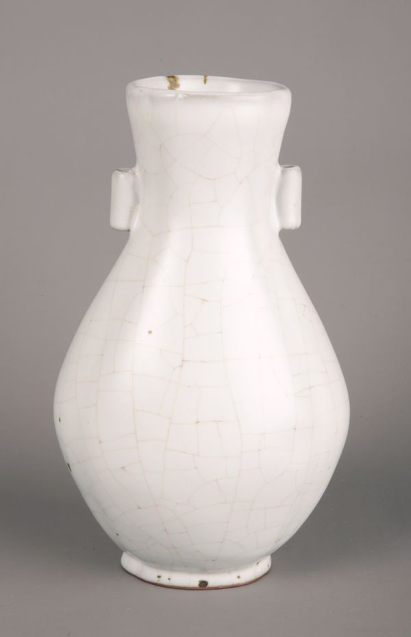 A CHINESE PORCELAIN WHITE GLAZED 'GUAN TYPE' HU VASE