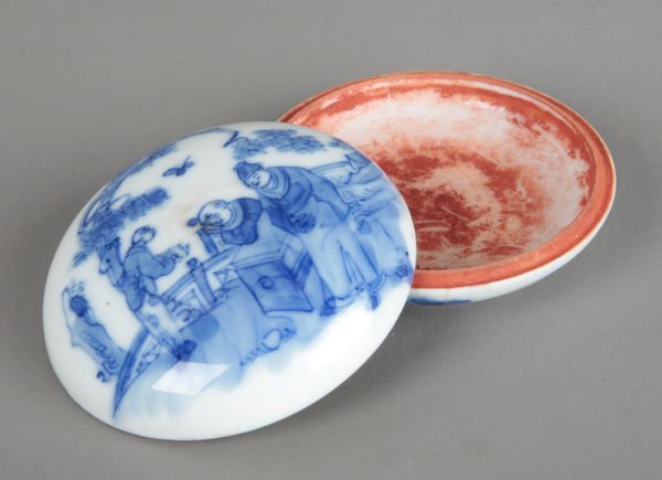 A CHINESE PORCELAIN BLUE AND WHITE BOX AND COVER