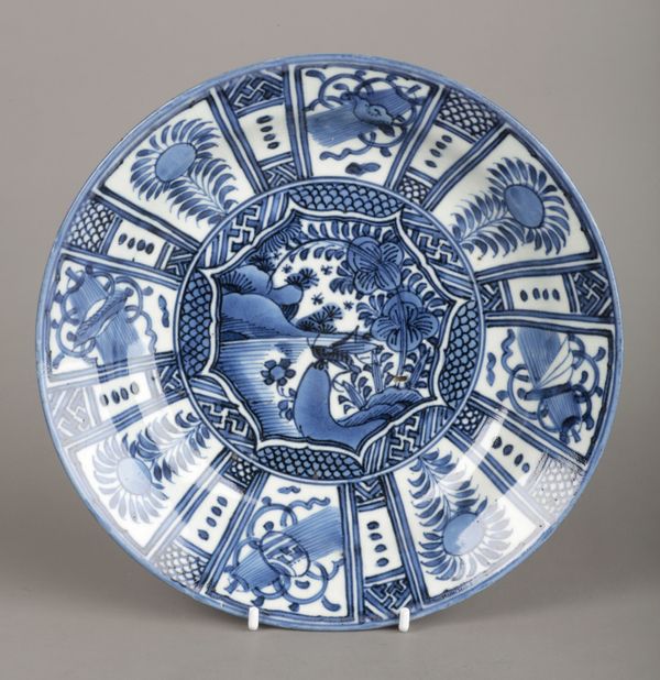 A JAPANESE KRAAK STYLE PORCELAIN DISH