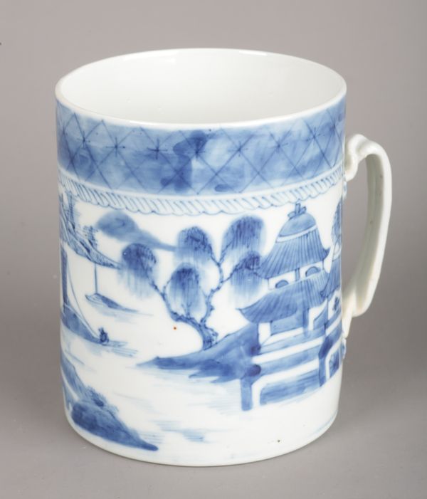 A CHINESE EXPORT PORCELAIN BLUE AND WHITE TANKARD