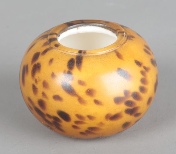 A CHINESE PEKING GLASS BRUSH WASHER