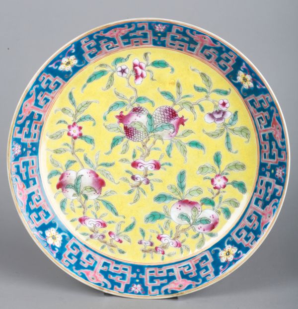 A CHINESE PORCELAIN FAMILLE ROSE BOWL