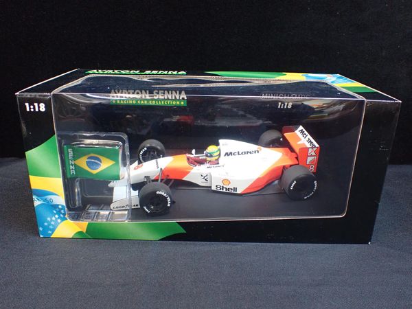 AYRTON SENNA: A MINICHAMPS F1 CAR MODEL - MCLAREN FORD MP4/8