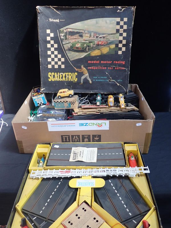 A TRIANG SCALEXTRIC COMPETITION CAR SERIES RACING SET