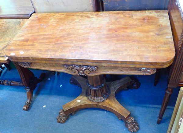 A WILLIAM IV MAHOGANY TEA TABLE