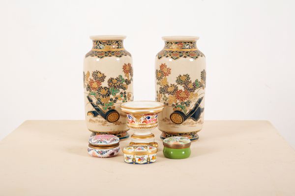 A PAIR OF JAPANESE SATSUMA VASES