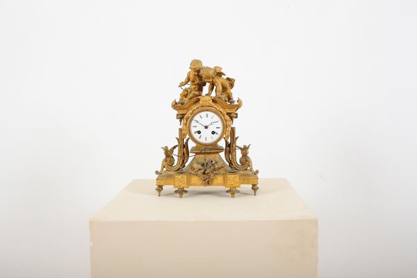 A FRENCH GILT-METAL MANTEL CLOCK