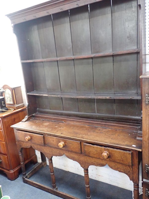 AN 18th CENTURY OAK WELSH DRESSER