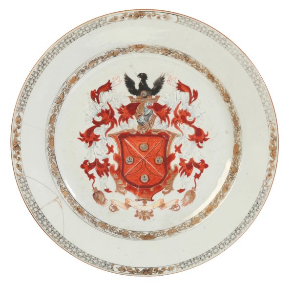 A CHINESE EXPORT PORCELAIN ARMORIAL CHARGER