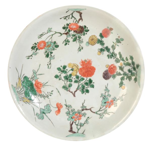 A CHINESE PORCELAIN FAMILLE VERTE CHARGER