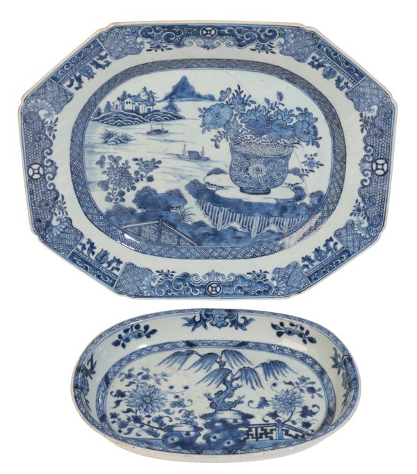 A CHINESE EXPORT PORCELAIN BLUE AND WHITE PLATTER