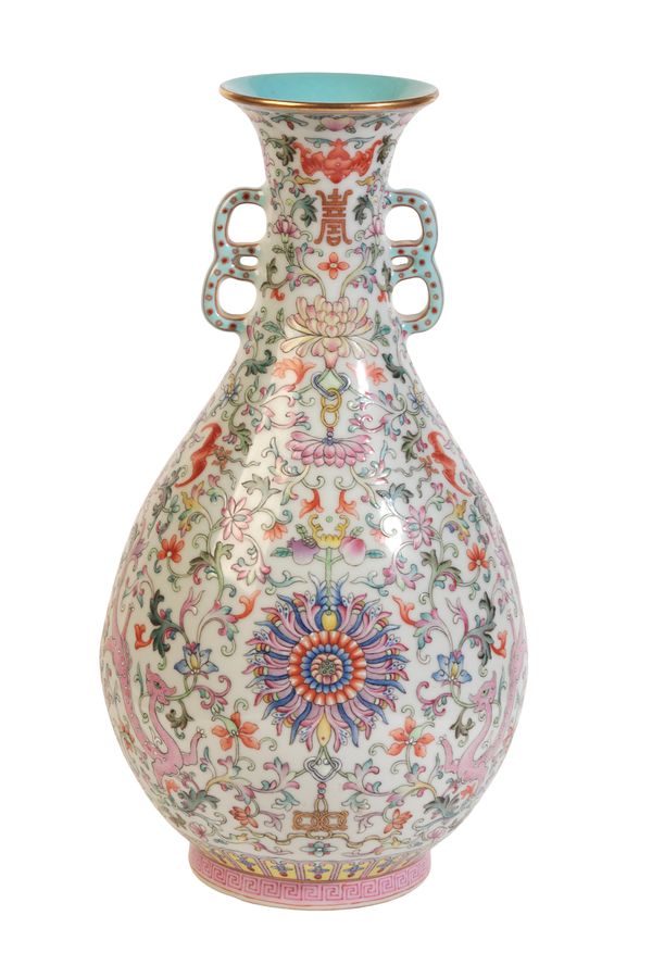 A CHINESE PORCELAIN FAMILLE ROSE VASE