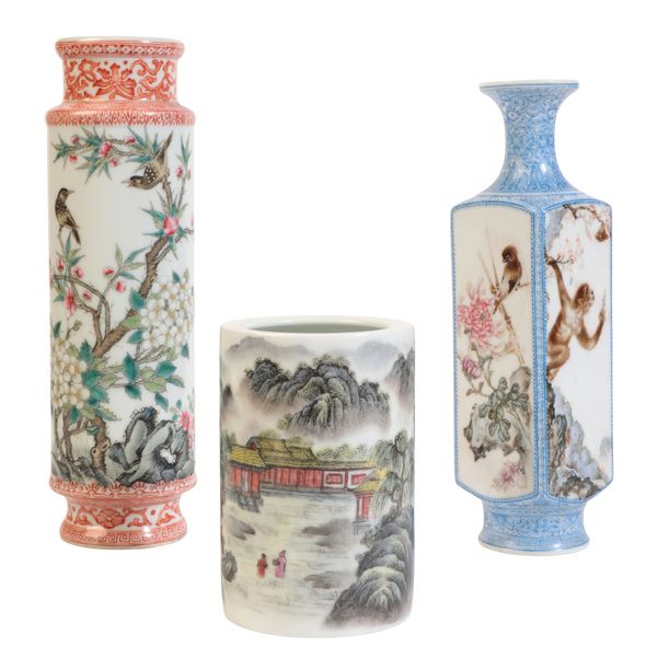 A CHINESE PORCELAIN BRUSH POT