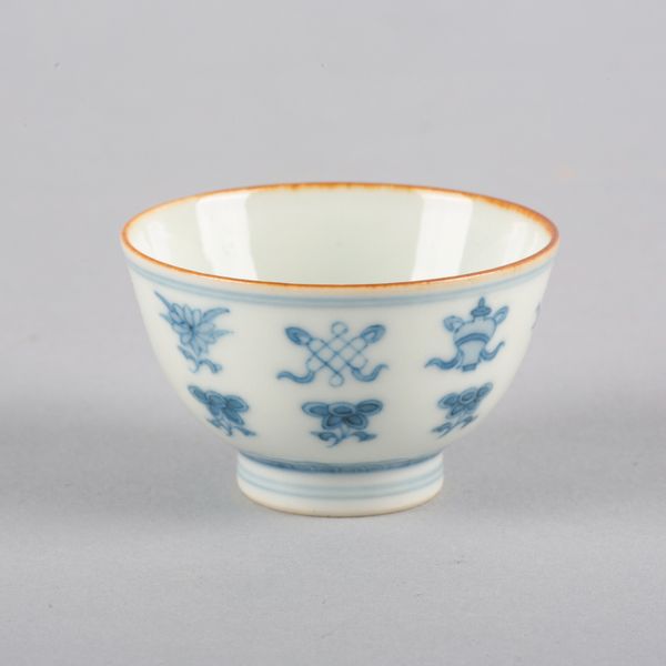 A CHINESE PORCELAIN BLUE AND WHITE TEABOWL