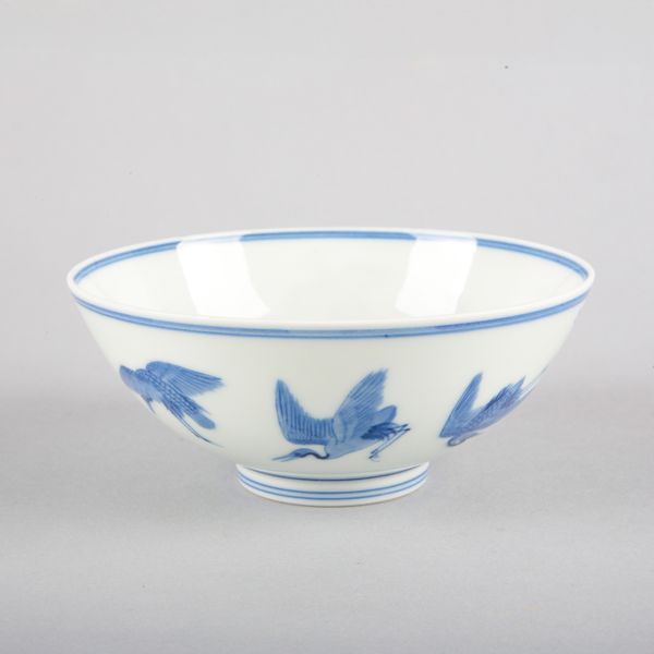 A CHINESE BLUE AND WHITE PORCELAIN BOWL