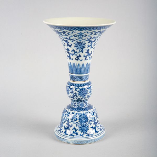 A CHINESE PORCELAIN BLUE AND WHITE GU VASE