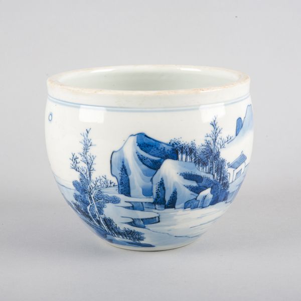 A CHINESE PORCELAIN BLUE AND WHITE BASIN