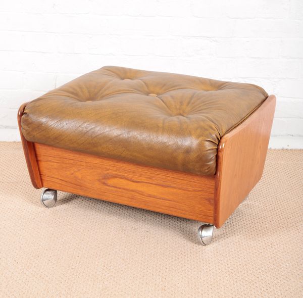 A 1970'S LEATHERETTE FOOTSTOOL