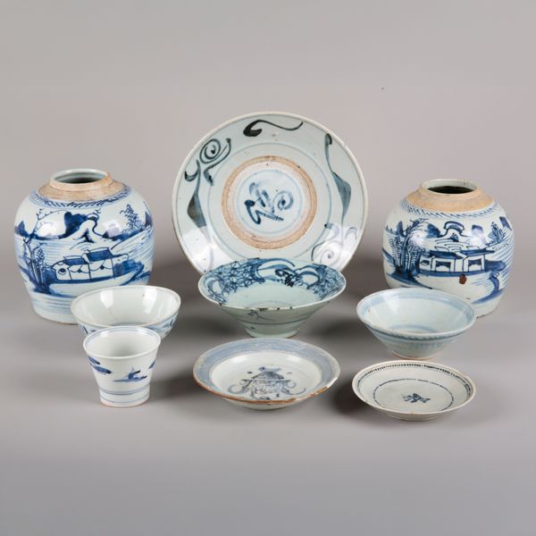 A PAIR OF CHINESE BLUE AND WHITE PORCELAIN GINGER JARS