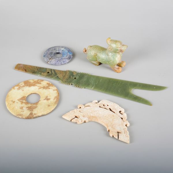 A CHINESE CERMONIAL JADE BLADE OR GUI