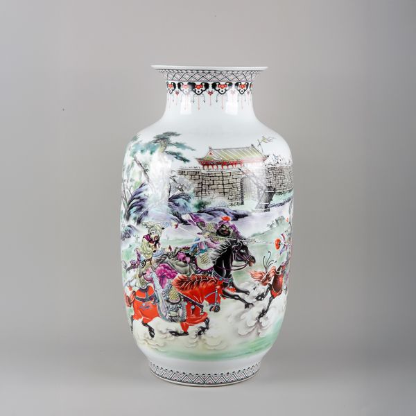 A LARGE CHINESE PORCELAIN FAMILLE ROSE VASE