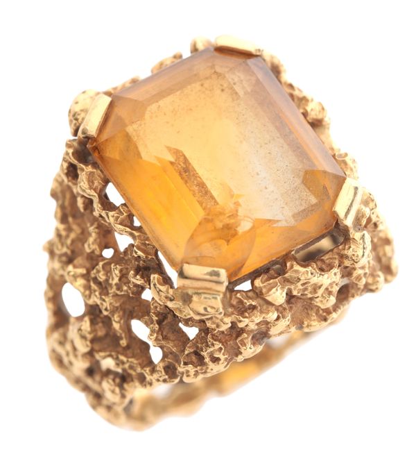 A MODERNIST CITRINE RING