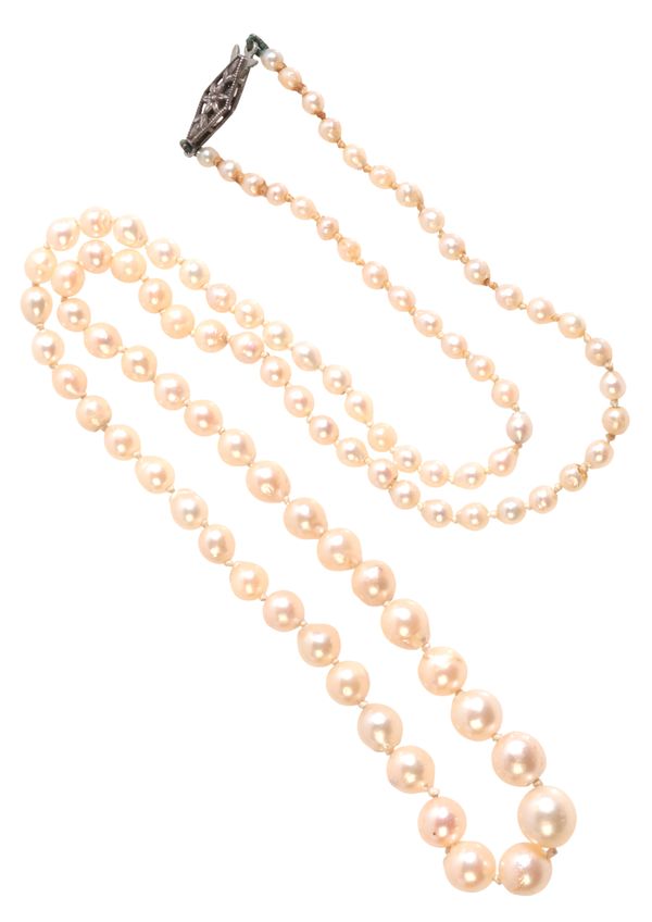 A CULTURED PEARL NECKLACE