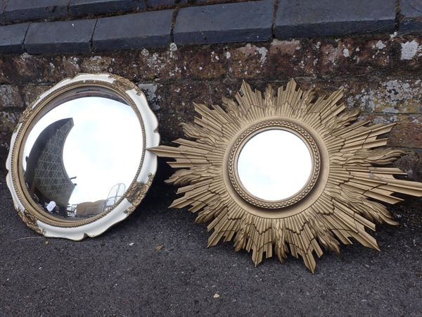 A CONVEX GILT-FRAME SUNBURST MIRROR