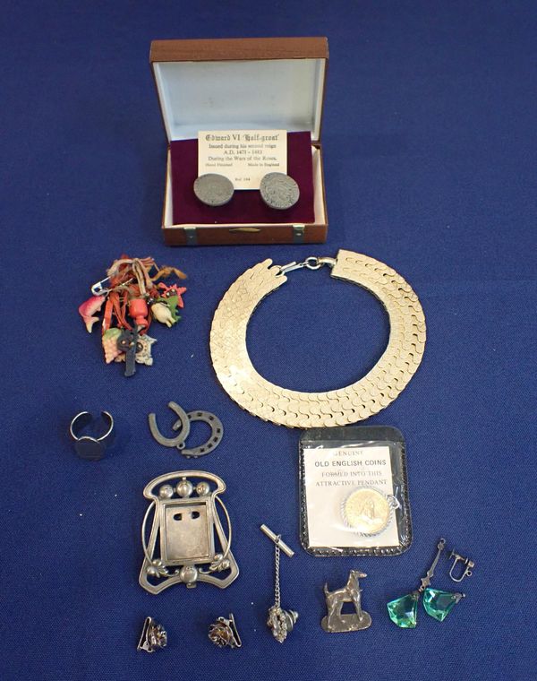 A MIXED LOT OF COSTUME JEWELLERY