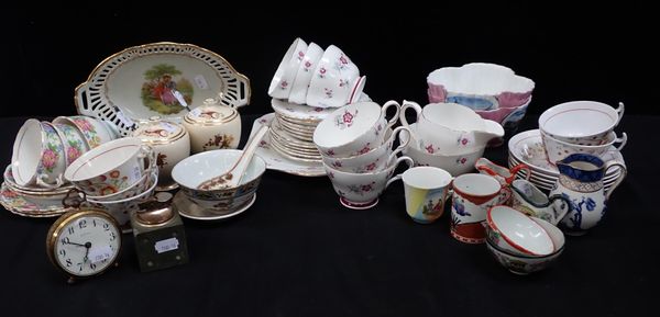 A QUANTITY OF  DECORATIVE CERAMICS