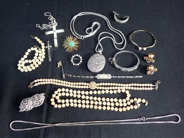 AN INDIAN WHITE METAL LOCKET AND OTHER JEWELLERY