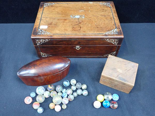 A VICTORIAN ROSEWOOD DRESSING BOX