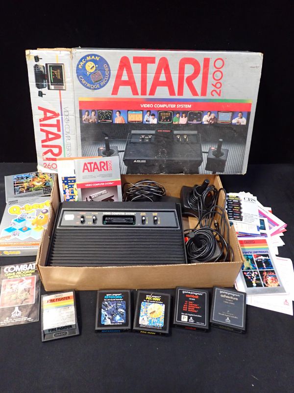 AN ATARI 2600 'VIDEO COMPUTER SYSTEM'CONSOLE