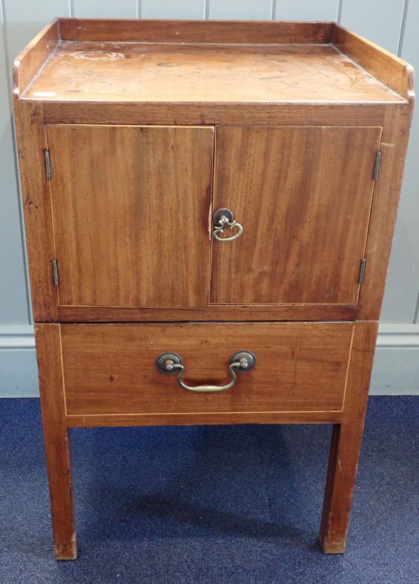 A MAHOGANY TRAY-TOP NIGHT TABLE