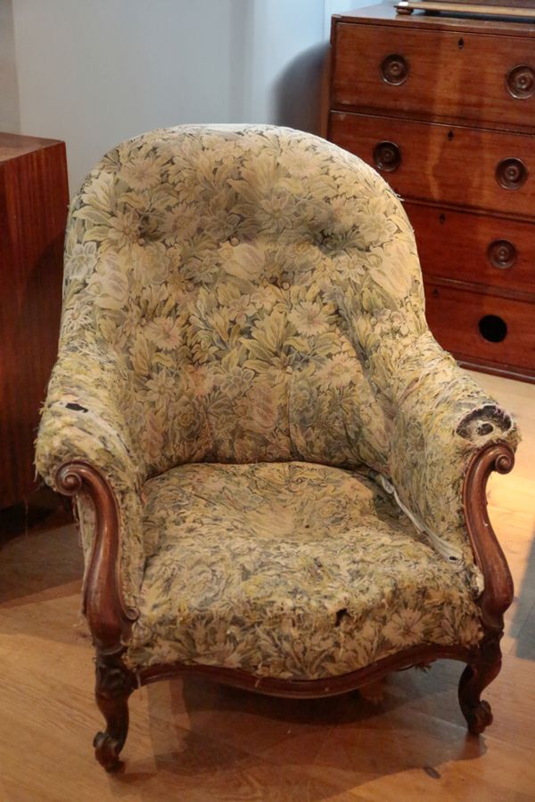 A VICTORIAN WALNUT TUB ARMCHAIR