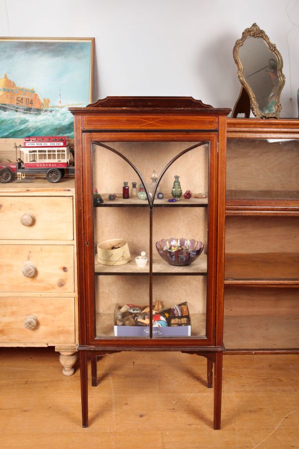 A VICTORIAN SILVER MOUNTED ‘BLACKBIRD EGG’ PORCELAIN SCENT BOTTLE