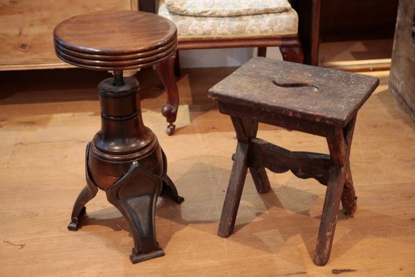 AN ART NOUVEAU MAHOGANY ROUND PIANO STOOL