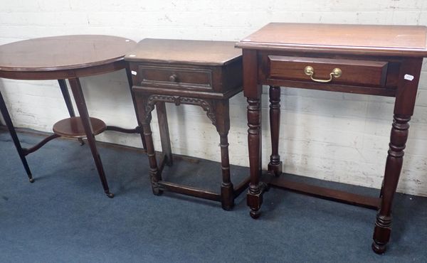 AN EDWARDIAN MAHOGANY WINDOW TABLE