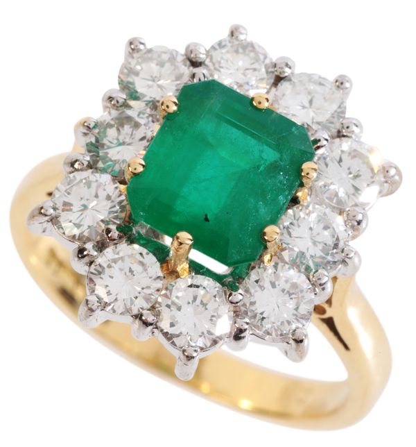 AN EMERALD AND DIAMOND CLUSTER RING